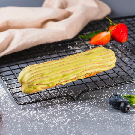 Эклер с фисташковым кремом Эклер с фисташковым кремом